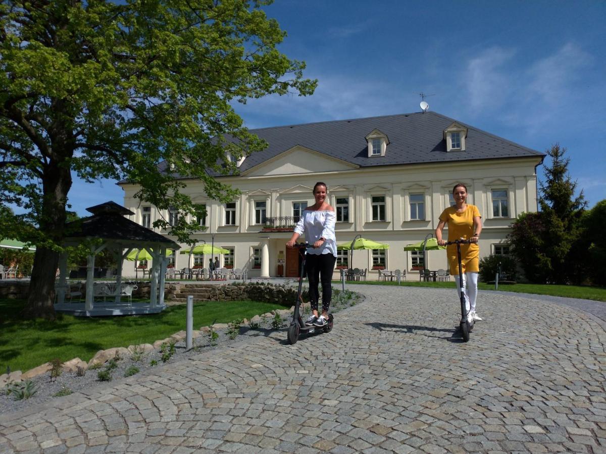 Zamecek Petrovice Hotel Petrovice u Karviné Eksteriør billede